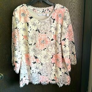 Isaac Mizrahi Floral Eyelash  Lace Women’s Top Size M